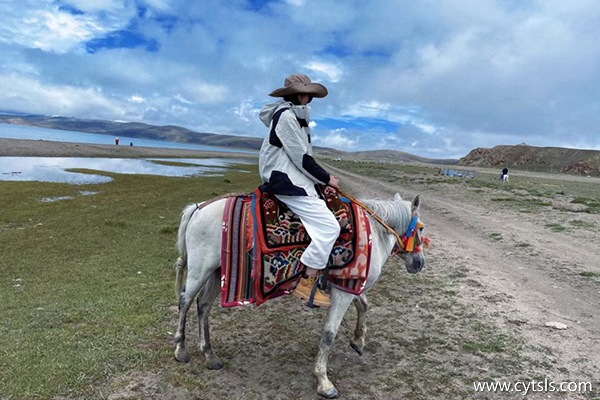 一個(gè)人去西藏呢旅游合適嗎